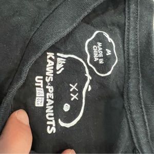 UNIQLO KAWS PEANUTS SNOOPY TEE